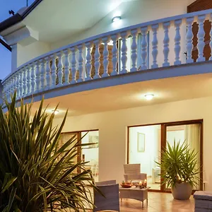 https://apartments-villa-rosi.in-istria.net